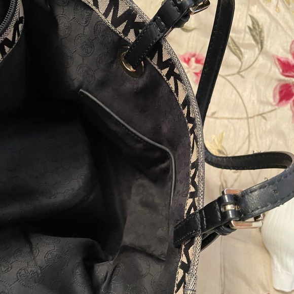 Michael Kors Signature Handbag - Picture 4 of 7